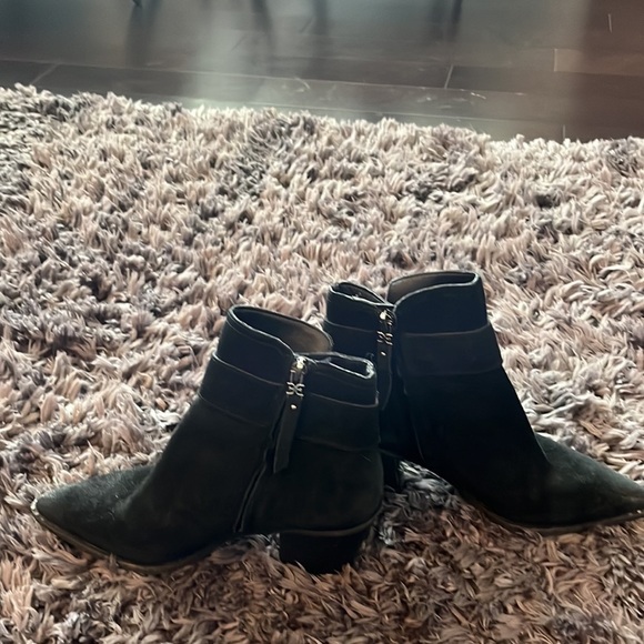 Sam Edelman, black suede, size 7.  Like new condition - Picture 3 of 7